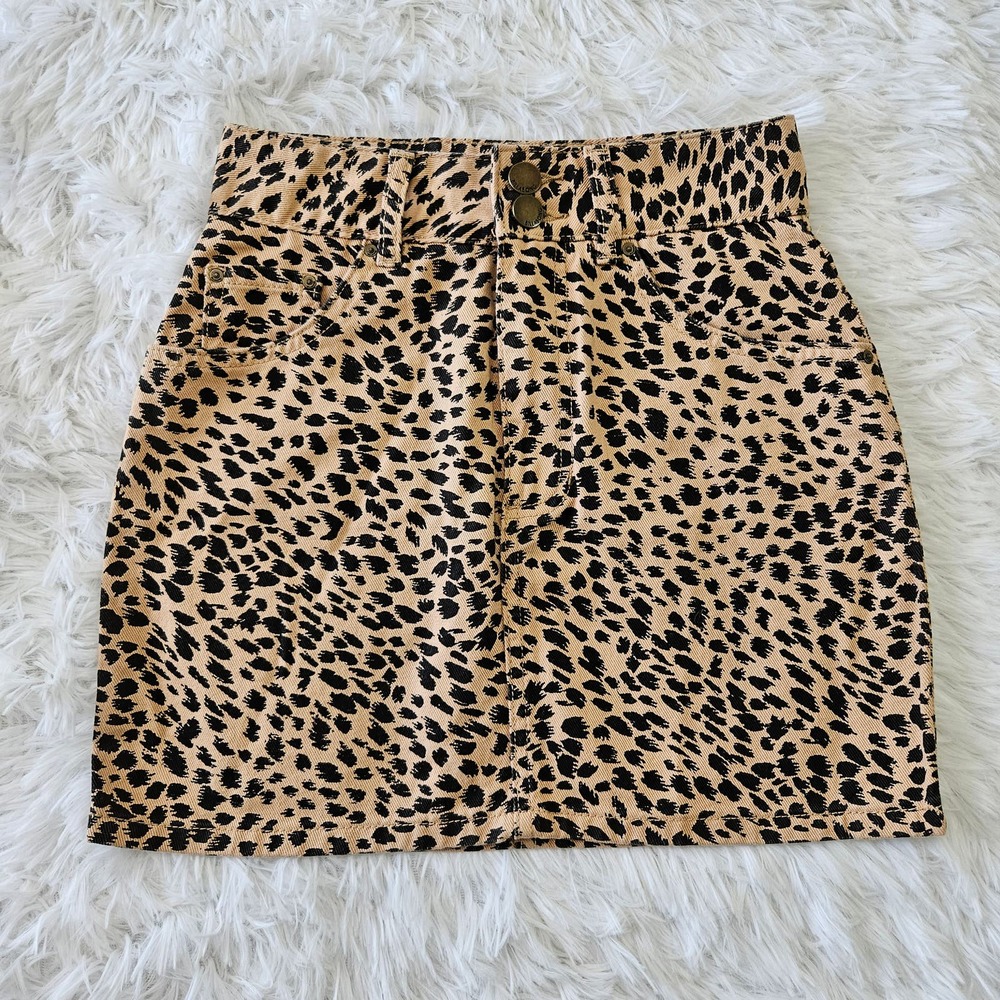 Billabong Women's Cheetah Print Denim Mini Skirt. Size 25